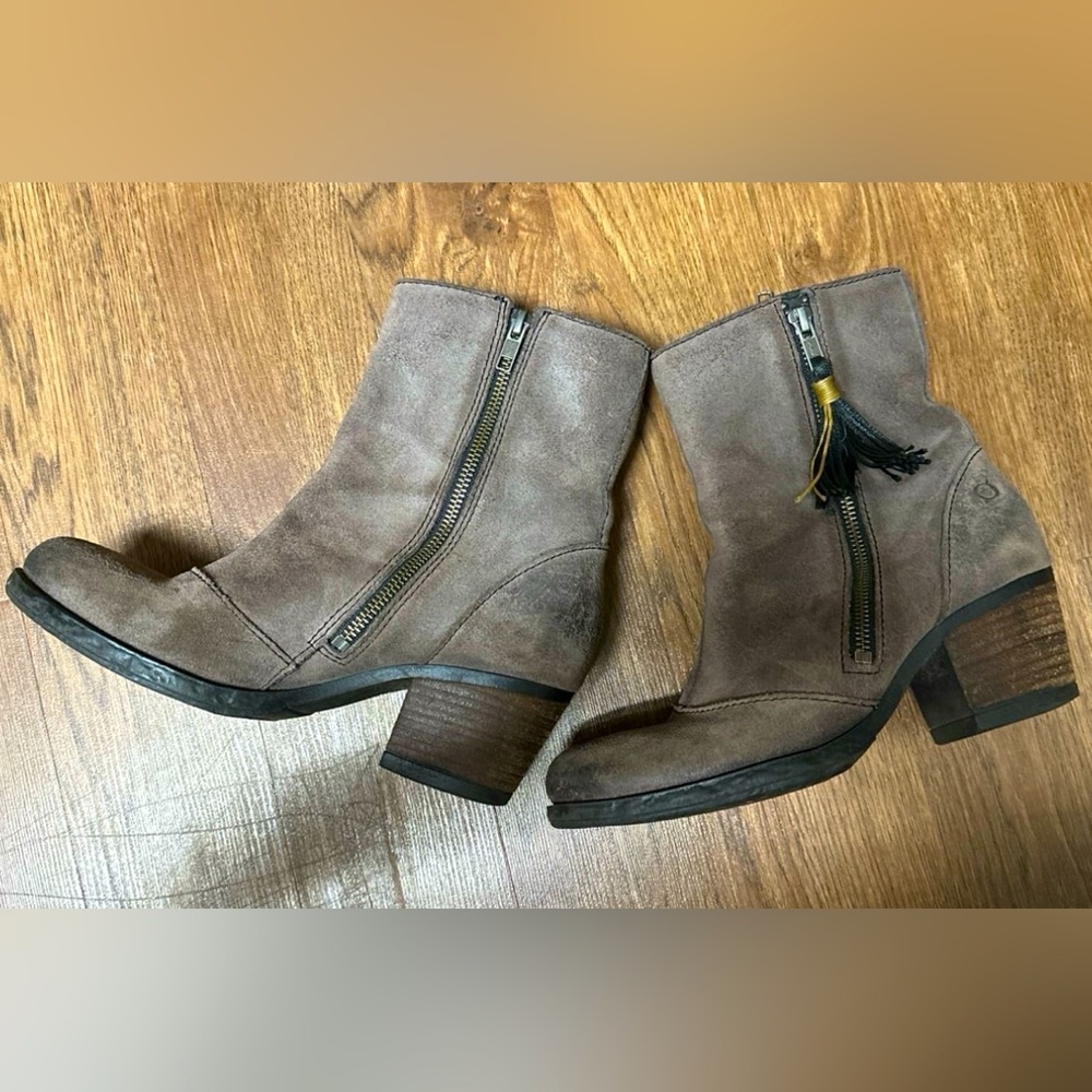 Born Women’s Distressed Genuine Leather Boots sz. 7